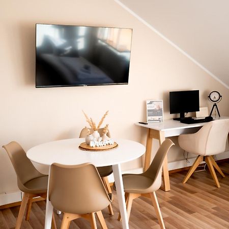 C4S Come4Stay Altoetting - 3-Zi Whg I Zentrale Lage I Parkplatz I Balkon I Wifi I Smarttv I 1 Kingsize, 1 Queensize Bett I Office Arbeitsplatz I Wohnbereich Mit Couch Und Essbereich I Voll Ausgestattete Kueche I Nespresso Exteriér fotografie