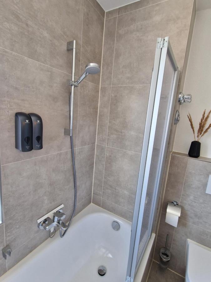C4S Come4Stay Altoetting - 3-Zi Whg I Zentrale Lage I Parkplatz I Balkon I Wifi I Smarttv I 1 Kingsize, 1 Queensize Bett I Office Arbeitsplatz I Wohnbereich Mit Couch Und Essbereich I Voll Ausgestattete Kueche I Nespresso Exteriér fotografie