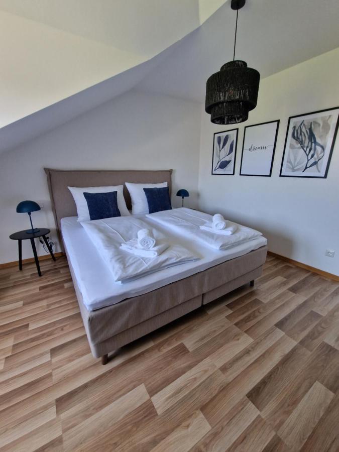 C4S Come4Stay Altoetting - 3-Zi Whg I Zentrale Lage I Parkplatz I Balkon I Wifi I Smarttv I 1 Kingsize, 1 Queensize Bett I Office Arbeitsplatz I Wohnbereich Mit Couch Und Essbereich I Voll Ausgestattete Kueche I Nespresso Exteriér fotografie