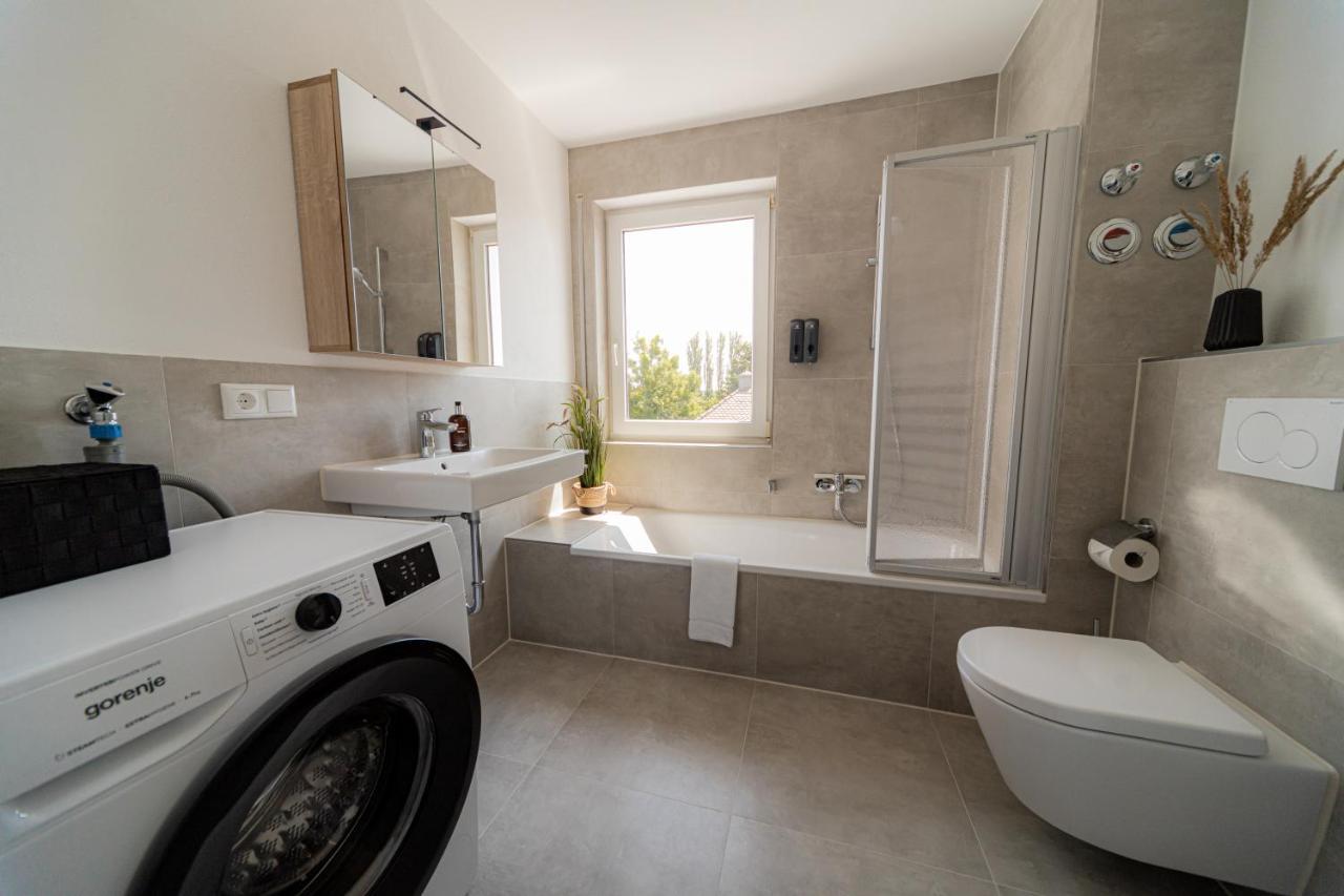 C4S Come4Stay Altoetting - 3-Zi Whg I Zentrale Lage I Parkplatz I Balkon I Wifi I Smarttv I 1 Kingsize, 1 Queensize Bett I Office Arbeitsplatz I Wohnbereich Mit Couch Und Essbereich I Voll Ausgestattete Kueche I Nespresso Exteriér fotografie
