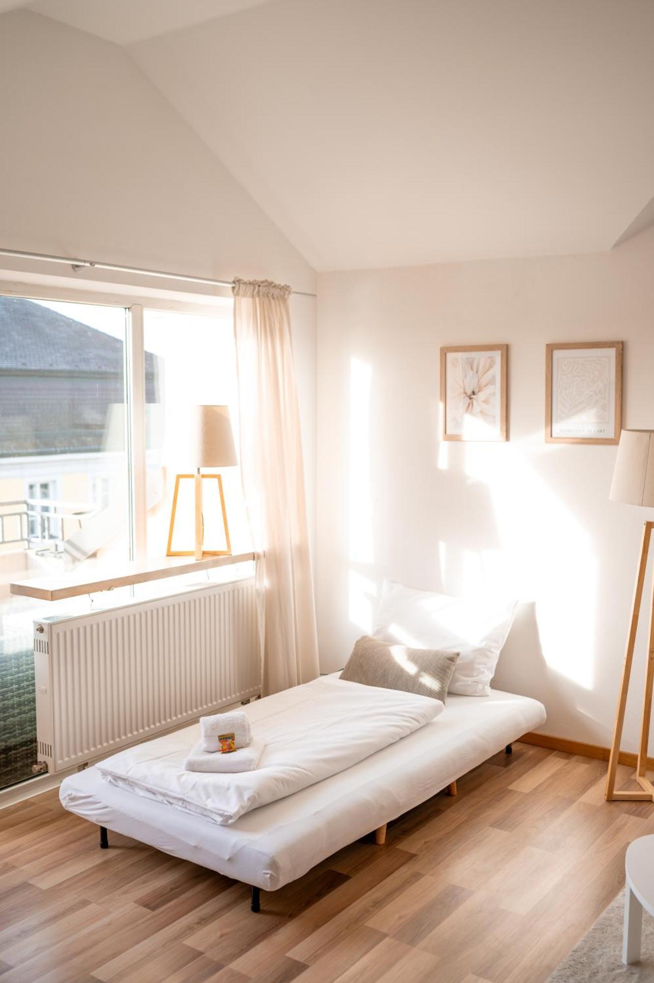 C4S Come4Stay Altoetting - 3-Zi Whg I Zentrale Lage I Parkplatz I Balkon I Wifi I Smarttv I 1 Kingsize, 1 Queensize Bett I Office Arbeitsplatz I Wohnbereich Mit Couch Und Essbereich I Voll Ausgestattete Kueche I Nespresso Exteriér fotografie